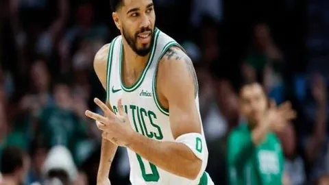 欧冠8强球员出战次数榜：穆勒以161场高居首位。